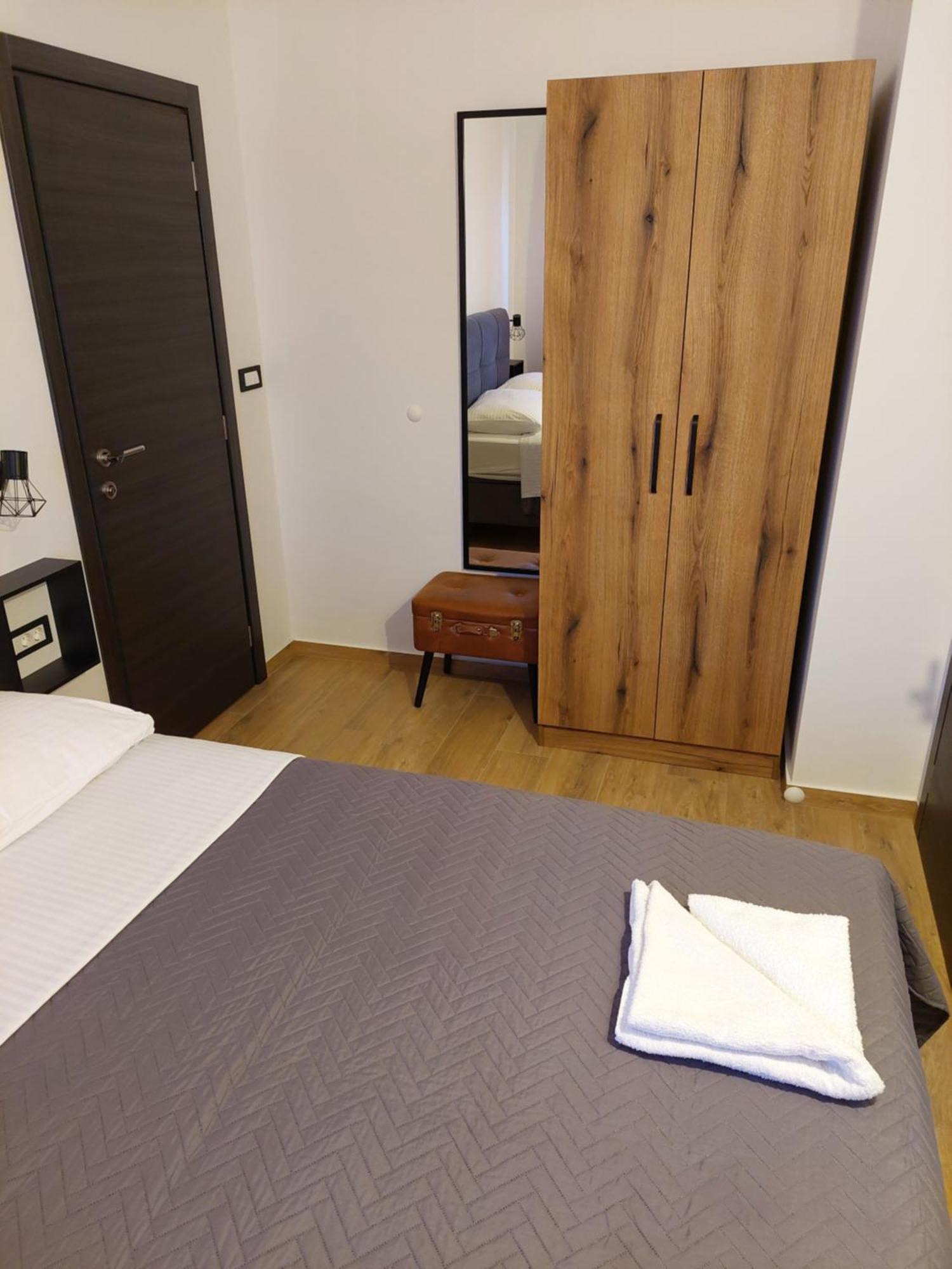 Apartmani Karla Paklenica Starigrad Paklenica Exterior foto
